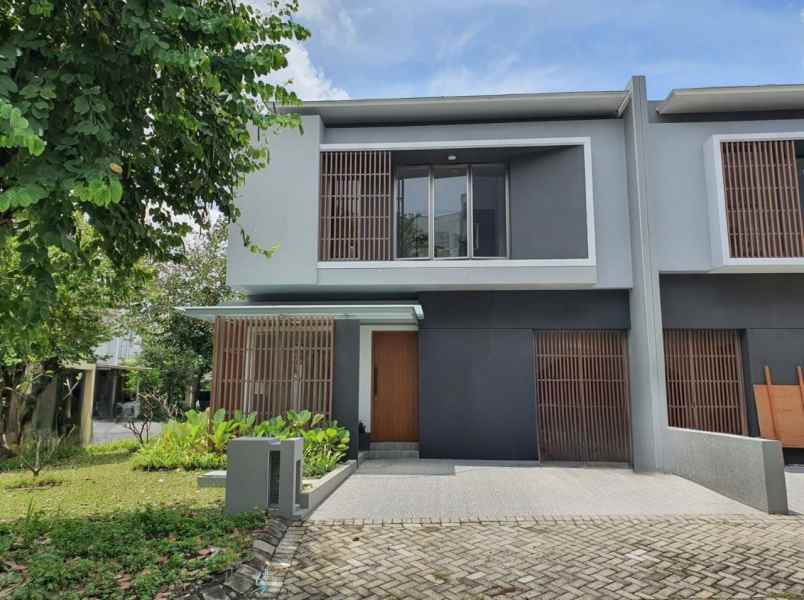 dijual rumah royal residence winchester