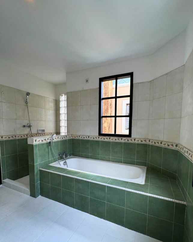 dijual rumah royal serpong tangsel