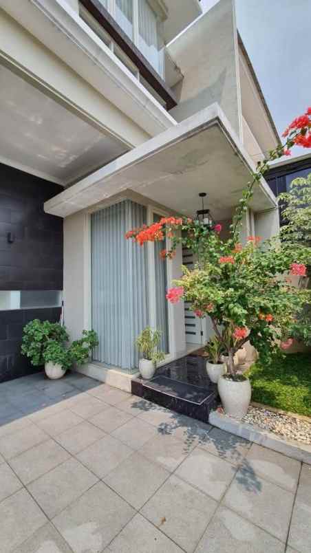 dijual rumah rungkut asri