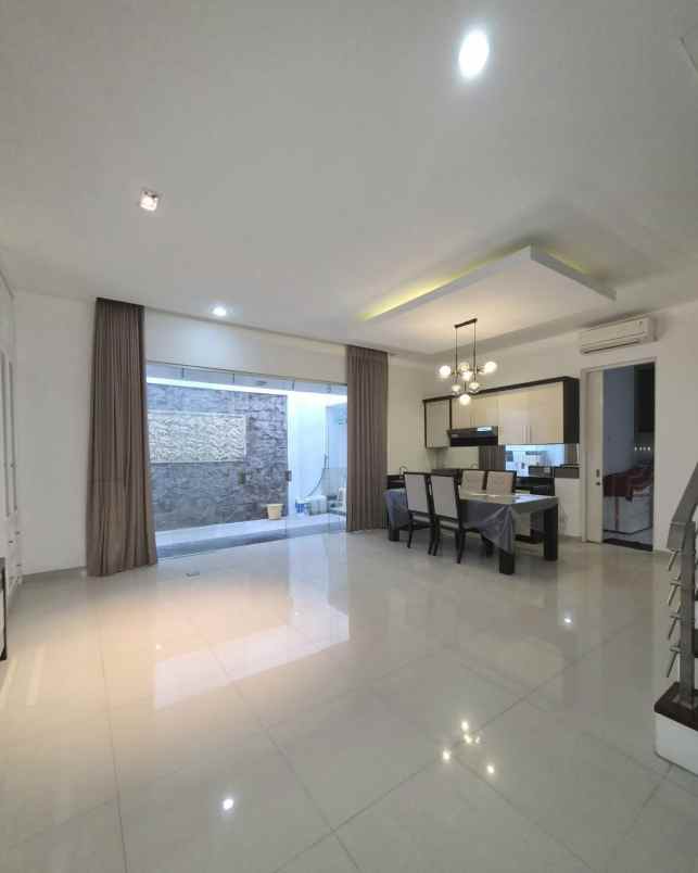dijual rumah san diego pakuwon city