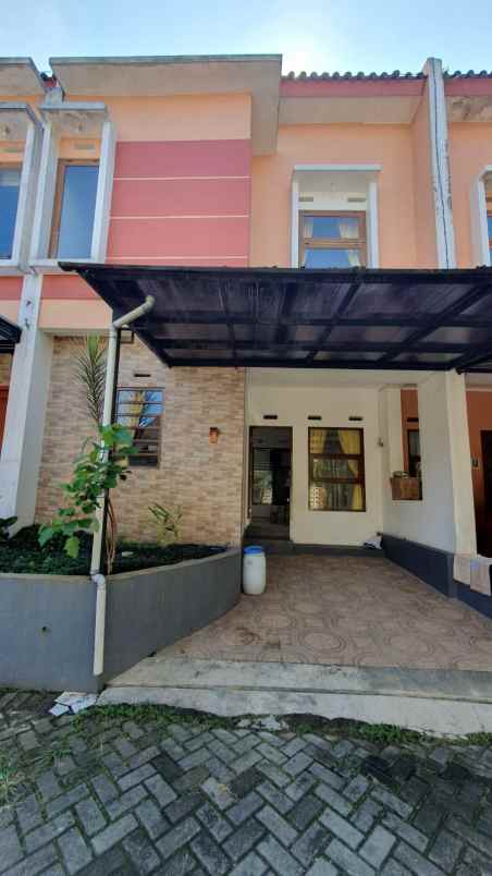 dijual rumah sariwangi regency