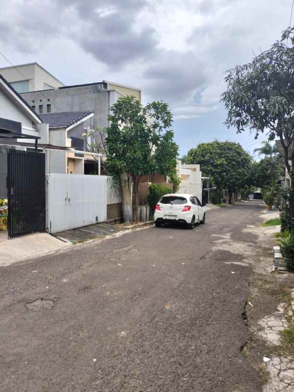 dijual rumah sariwangi selatan