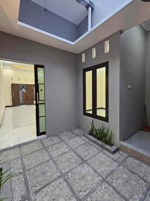 dijual rumah sd model