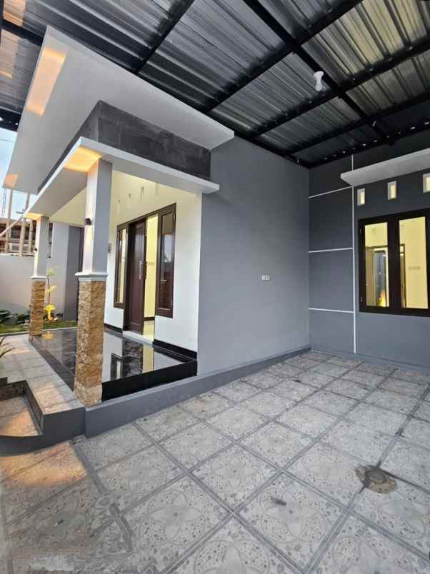 dijual rumah sd model