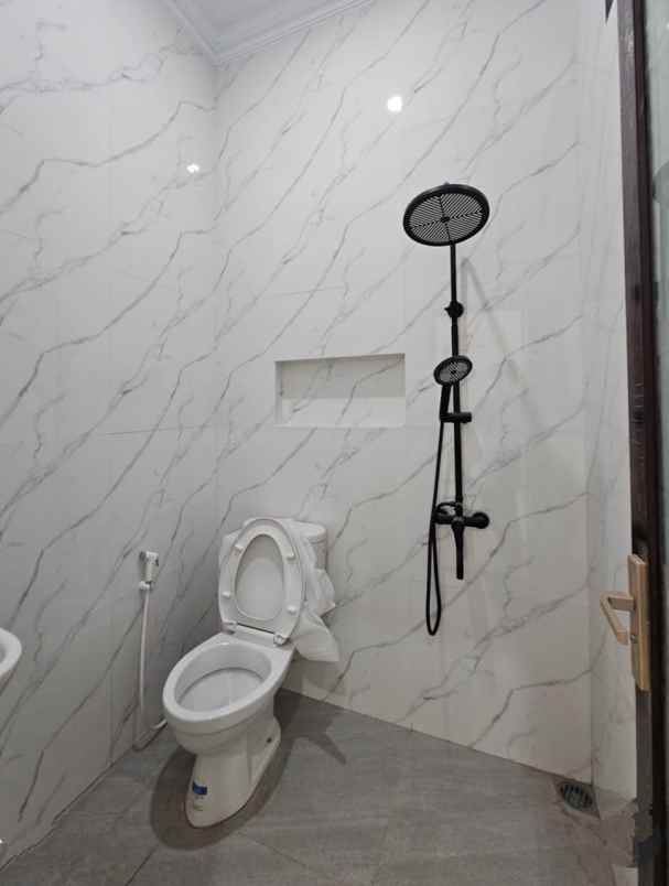 dijual rumah sd model