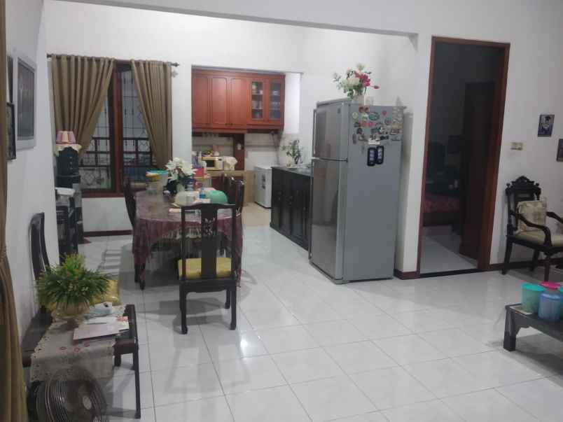 dijual rumah second di kalijudan dekat raya merr