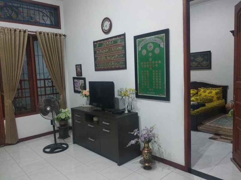 dijual rumah second di kalijudan dekat raya merr