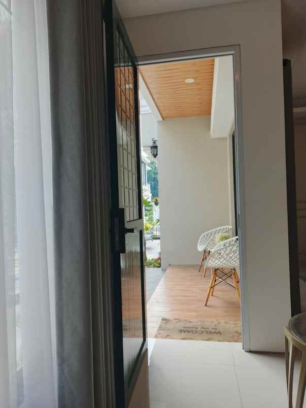 dijual rumah setra duta