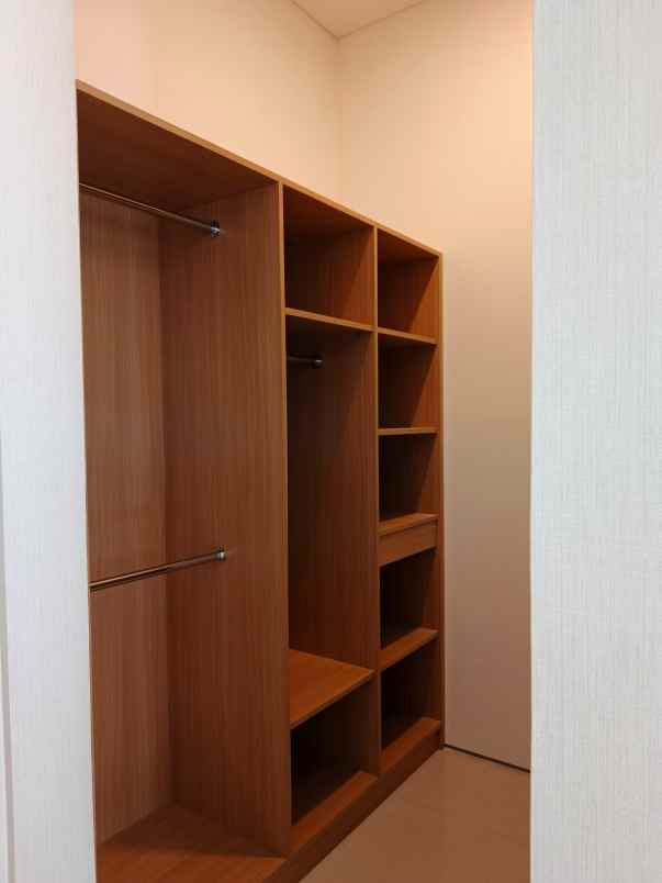 dijual rumah setra duta