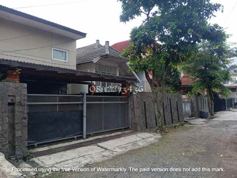 dijual rumah setraduta