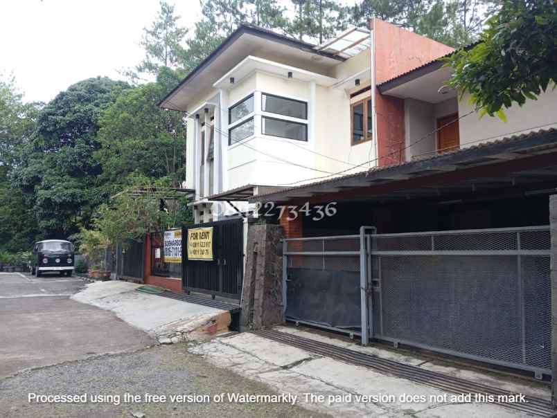 dijual rumah setraduta