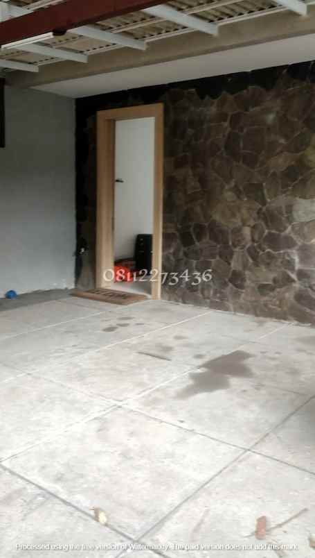dijual rumah setraduta