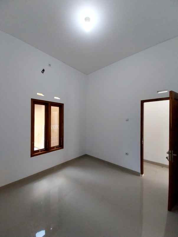 dijual rumah siap huni dekat pasar sleman