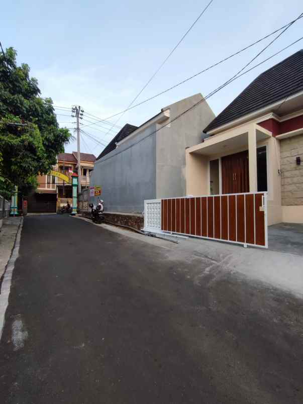 dijual rumah siap huni di gedawang banyumanik semarang