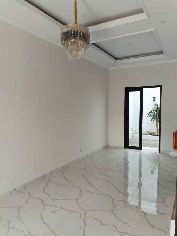 dijual rumah siap huni di lenteng agung jakarta