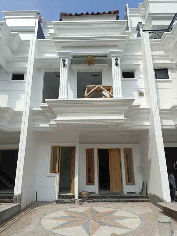 dijual rumah siap huni di lenteng agung jakarta