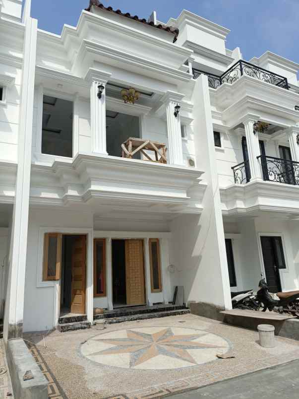 dijual rumah siap huni di lenteng agung jakarta