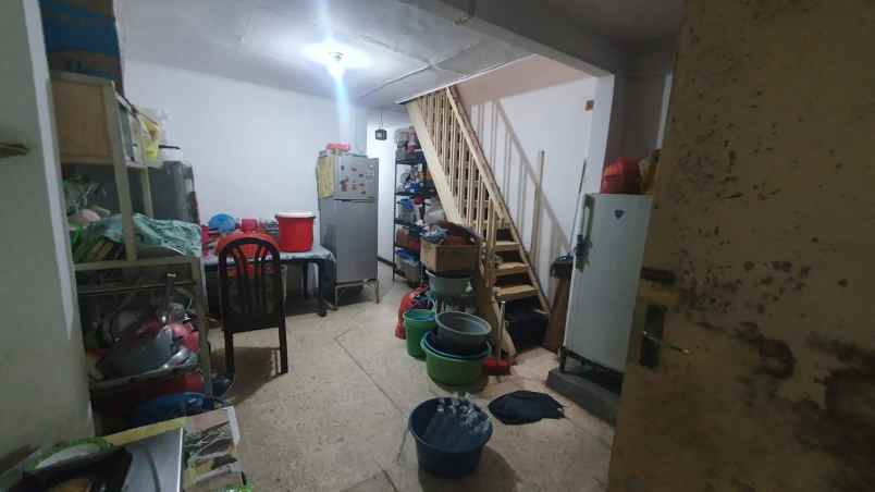 dijual rumah simokerto