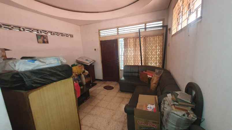 dijual rumah simokerto