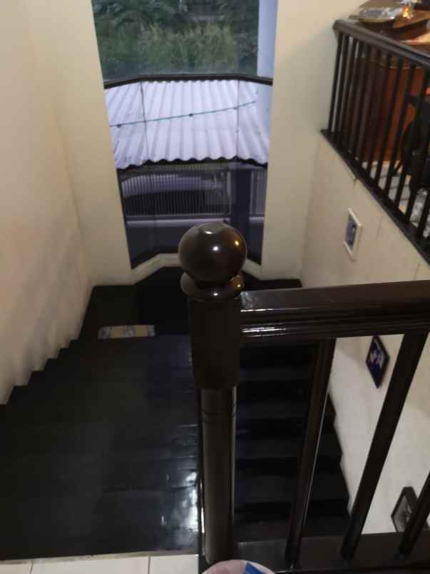 dijual rumah simpang darmo permai