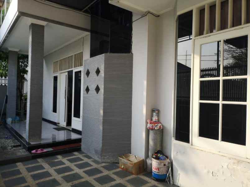 dijual rumah simpang darmo permai
