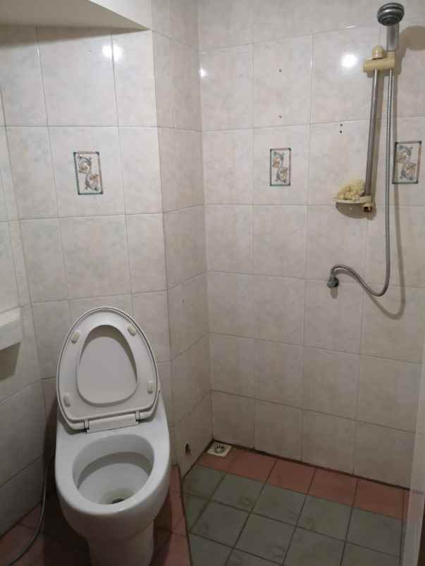 dijual rumah simpang darmo permai