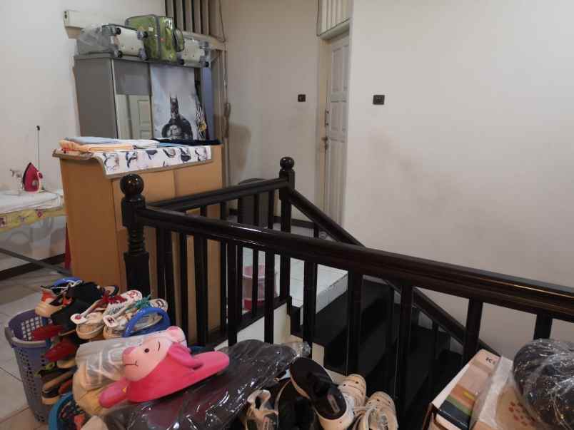 dijual rumah simpang darmo permai