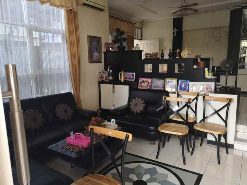 dijual rumah simpang darmo permai