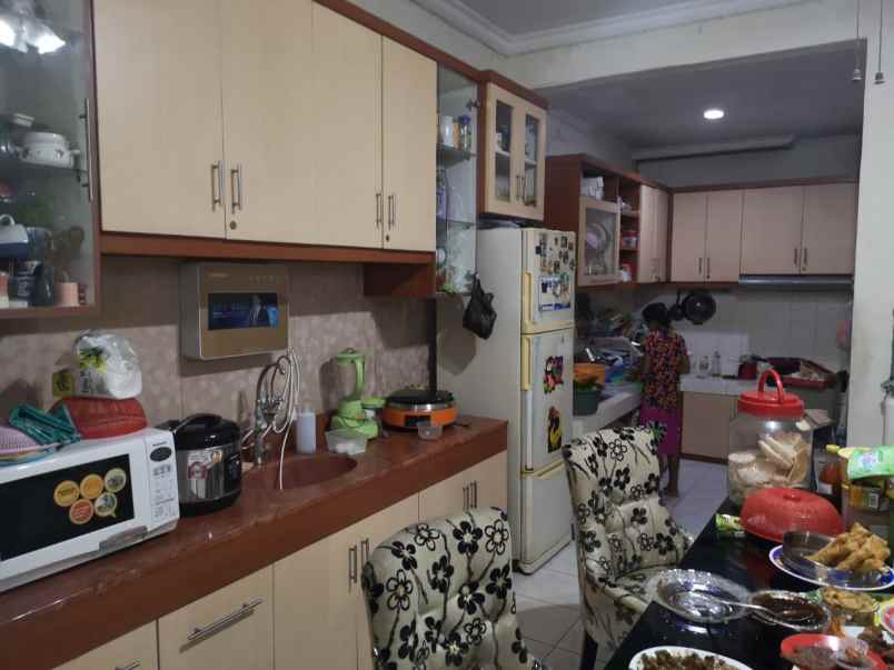 dijual rumah simpang darmo permai