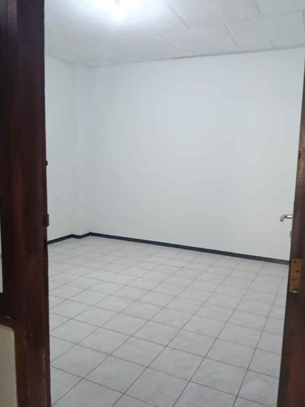 dijual rumah simpang darmo permai selatan