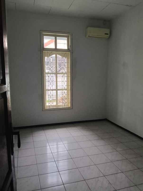 dijual rumah simpang darmo permai selatan