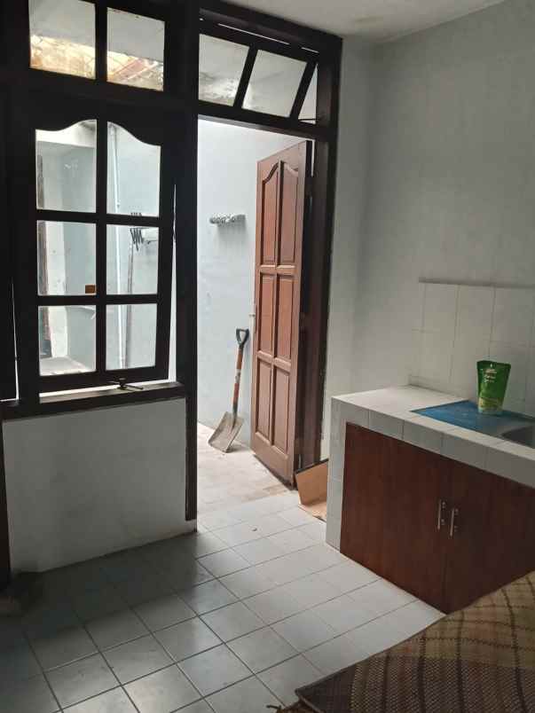 dijual rumah simpang darmo permai selatan