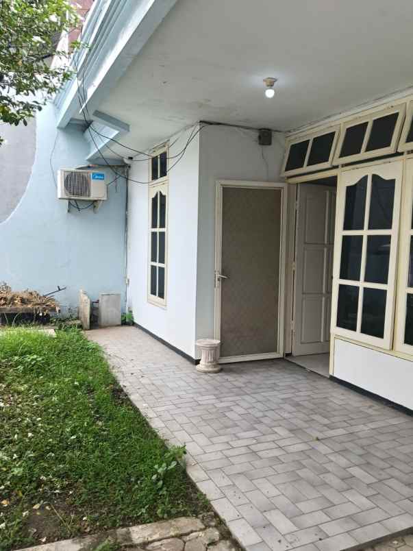 dijual rumah simpang darmo permai selatan