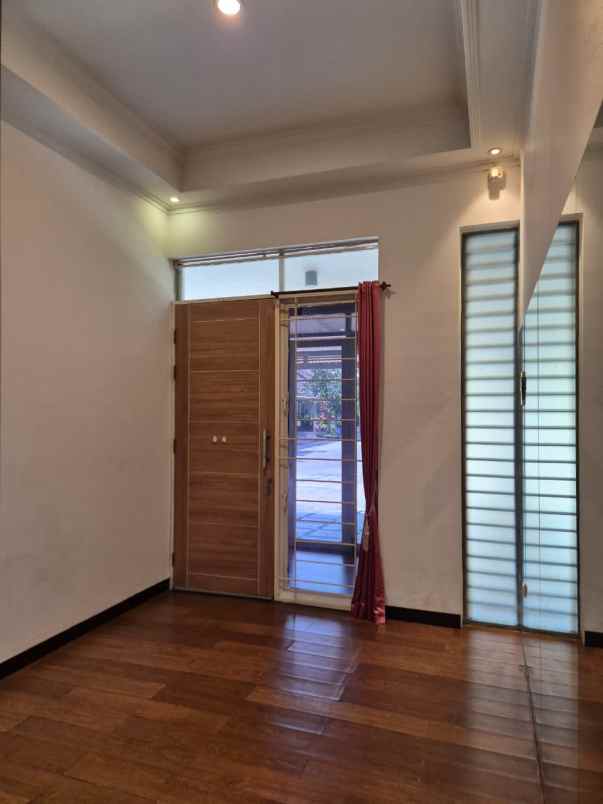 dijual rumah sommerville