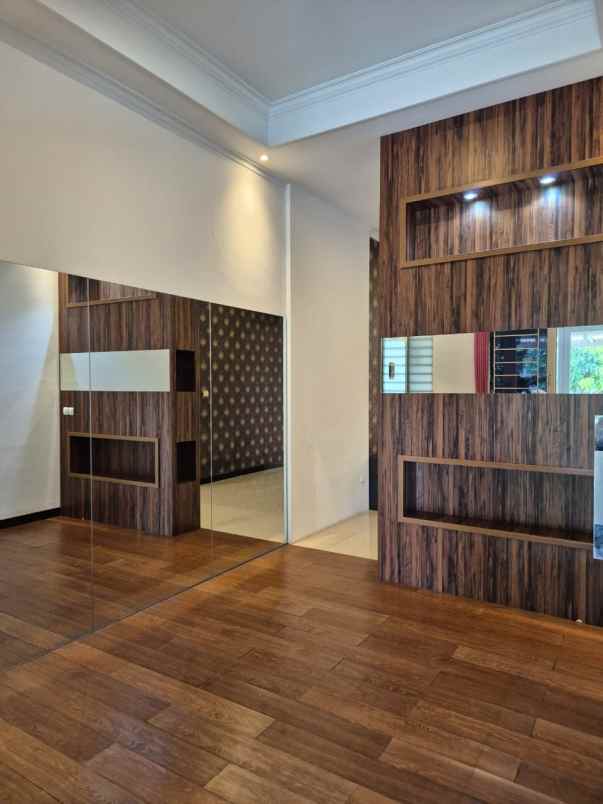 dijual rumah sommerville