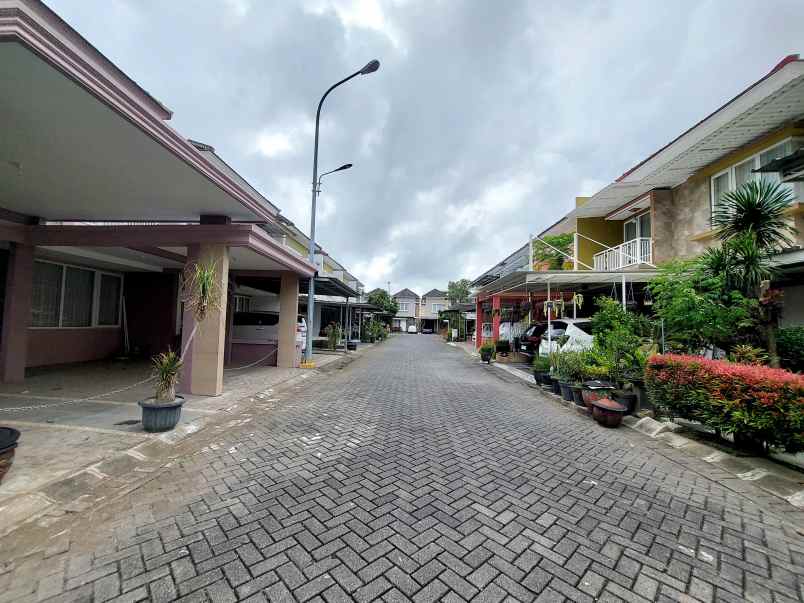 dijual rumah springhills sawojajar