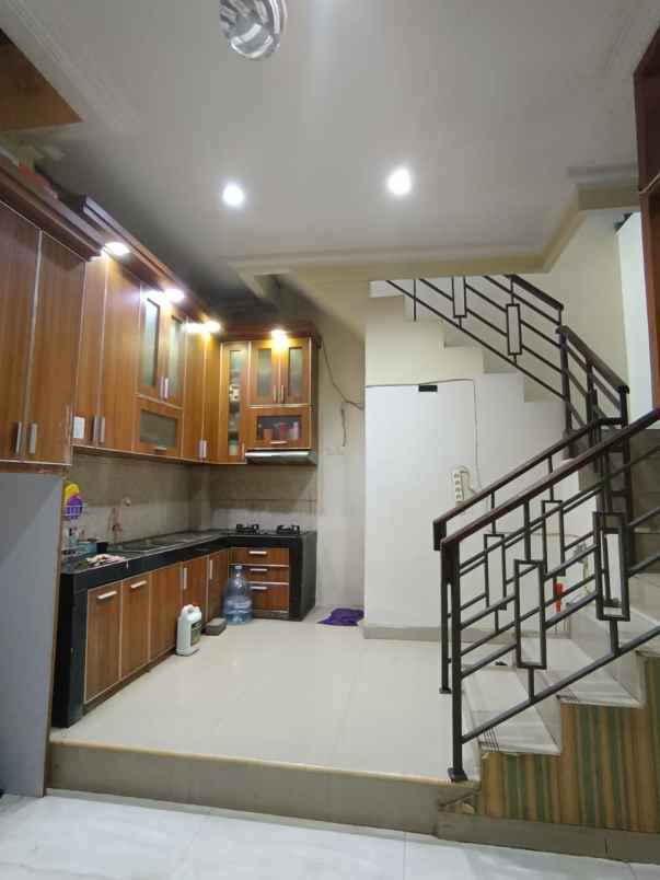 dijual rumah sunter