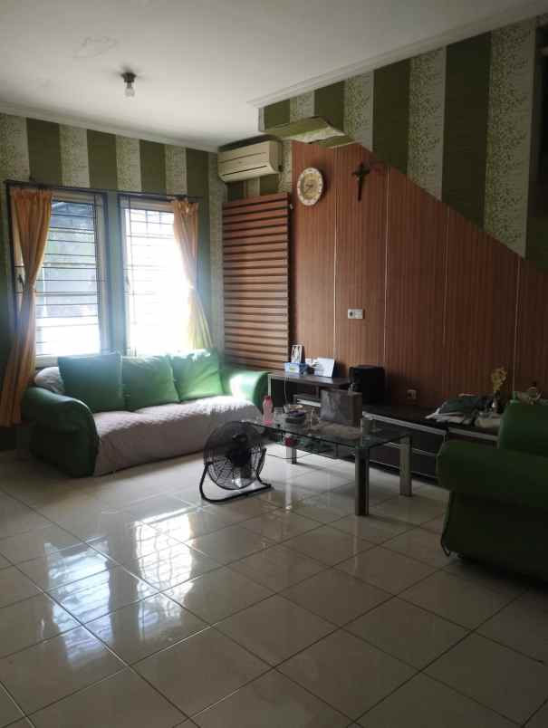 dijual rumah taman semanan indah