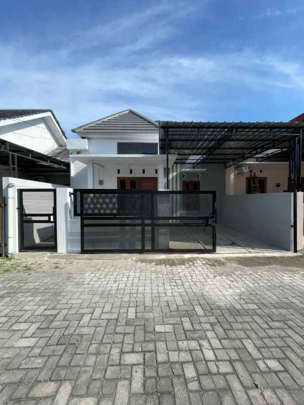 dijual rumah tamanan banguntapan bantul