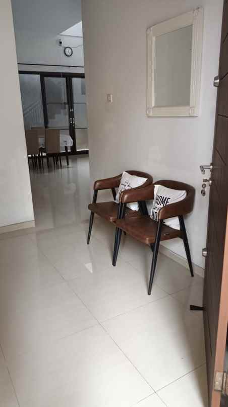 dijual rumah tenggilis