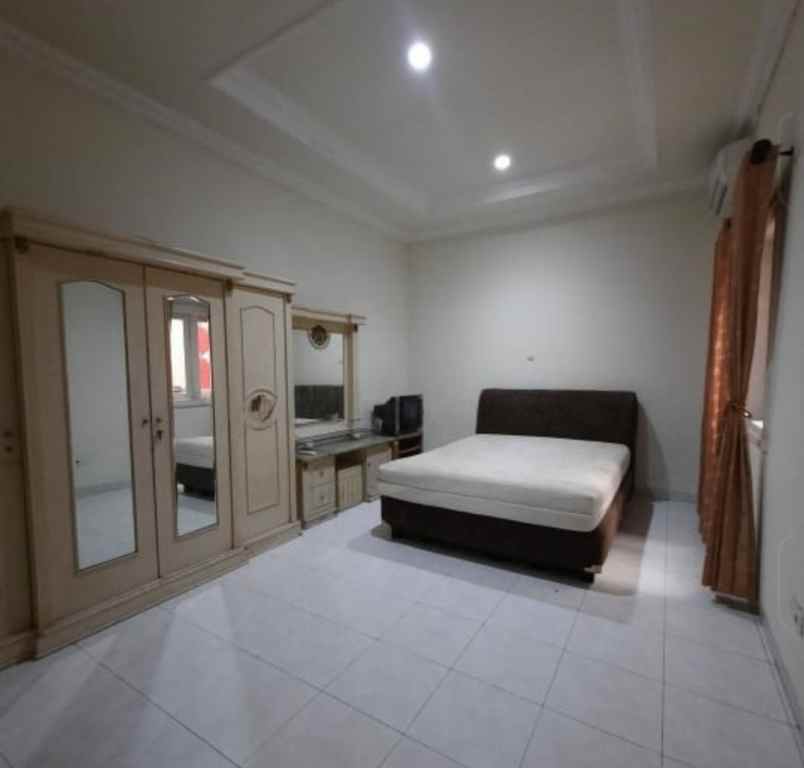 dijual rumah tenggilis utara