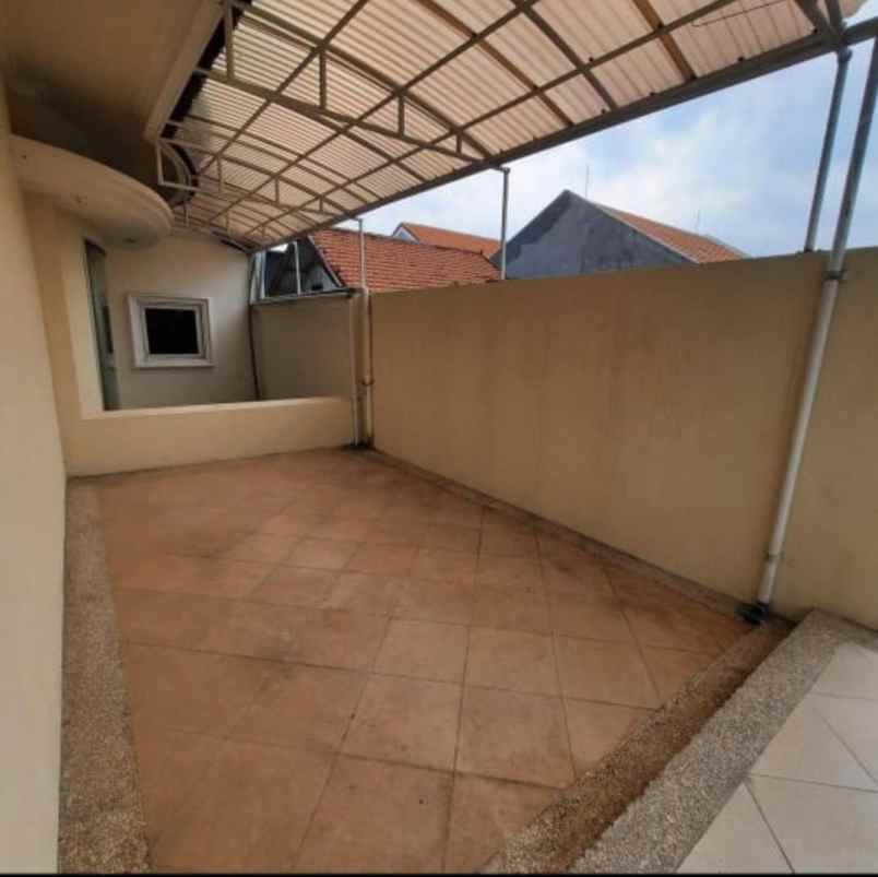 dijual rumah tenggilis utara