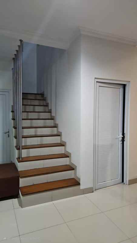 dijual rumah tinggal jl r m kahfi 1 jakarta selatan