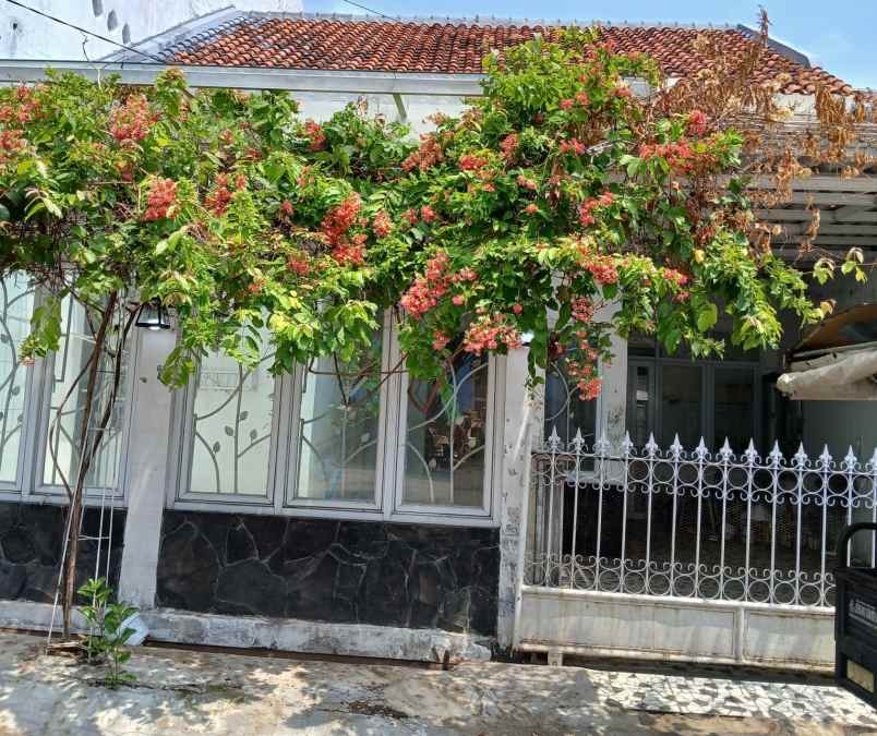 dijual rumah tinggal tempati lokasi strategis