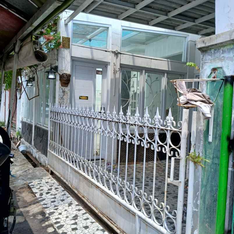 dijual rumah tinggal tempati lokasi strategis