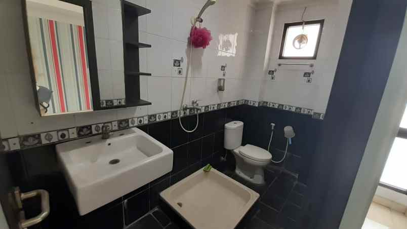 dijual rumah tmii lubang buaya jakarta