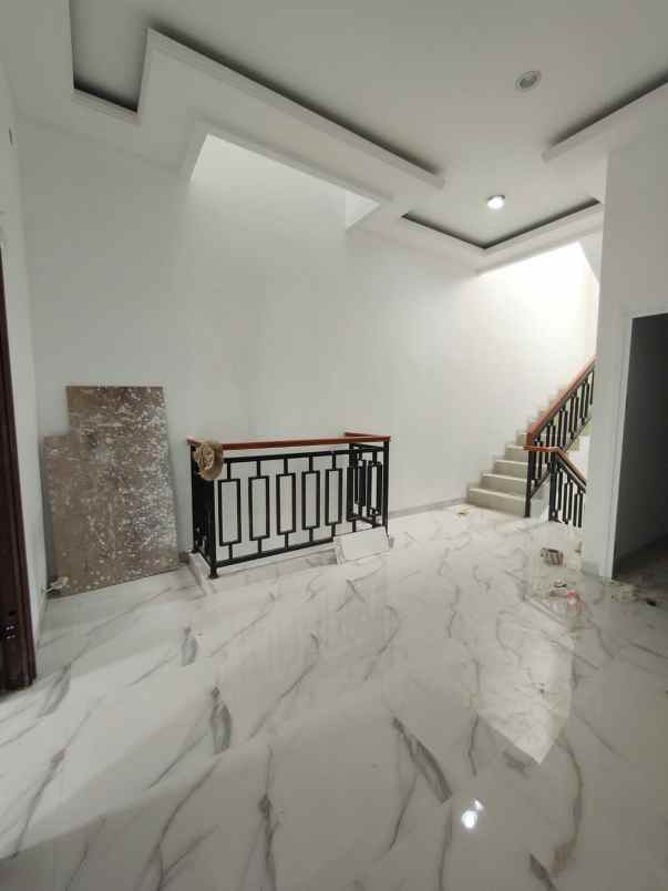 dijual rumah utan kayu matraman jaktim