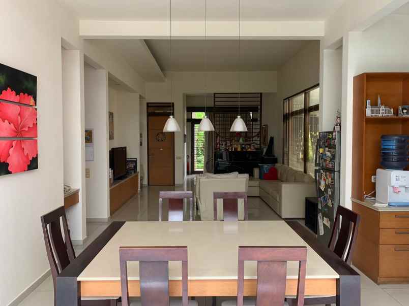 dijual rumah villa bukit permai