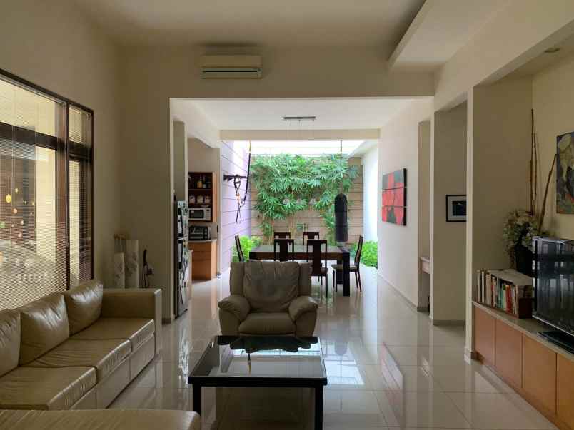 dijual rumah villa bukit permai
