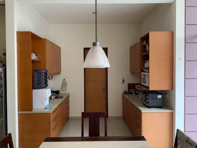 dijual rumah villa bukit permai